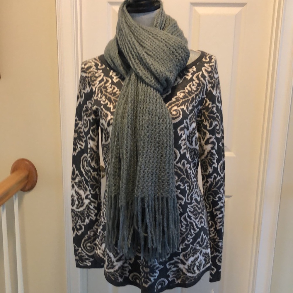 NWT Large Flagstone gray knit Collectioneighteen acrylic shawl/scarf